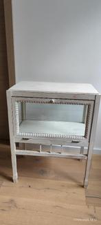 Petit meuble vitrine cérusé en bois, Ophalen