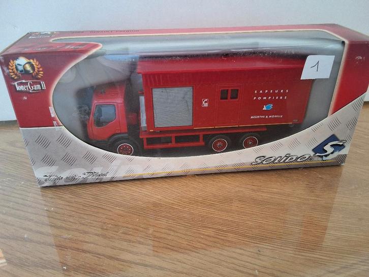 1)brandweerwagen, Hobby en Vrije tijd, Modelauto's | 1:43, Zo goed als nieuw, Bus of Vrachtwagen, Solido, Ophalen of Verzenden
