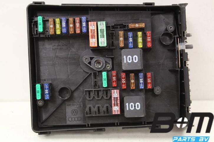 Zekeringkast in motorruimte VW Touran Cross 1K0937125D, Auto-onderdelen, Elektronica en Kabels, Gebruikt