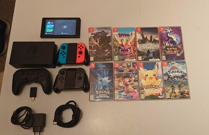 Switch console met games en extra controllers, Games en Spelcomputers, Spelcomputers | Nintendo Switch, Zo goed als nieuw, Met 3 controllers of meer