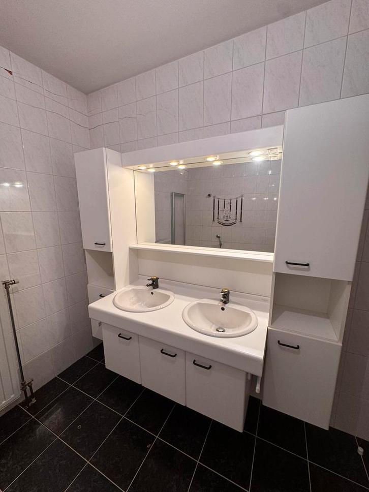 Badmeubel met dubbele lavabo, kolomkasten en kranen., Huis en Inrichting, Badkamer | Complete badkamers, Gebruikt, Ophalen
