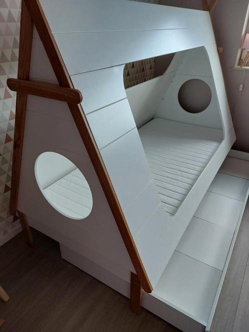 Tipibed wit inclusief bedlade en matras, Kinderen en Baby's, Kinderkamer | Bedden, Zo goed als nieuw, Matras, Ophalen