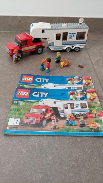 LEGO CITY Pick-uptruck en caravan beschikbaar voor biedingen