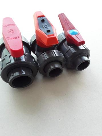 Bolkraan PVC diameter 32mm en 25mm 3 stuks samen nieuw beschikbaar voor biedingen