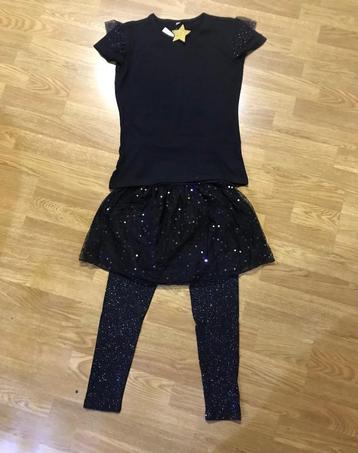 Nieuwe zwarte ensemble/setje T-shirt+rok-+legging beschikbaar voor biedingen