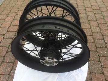 Harley twincam mat zwart gepoederlakte 16" velgen, ronde rim beschikbaar voor biedingen