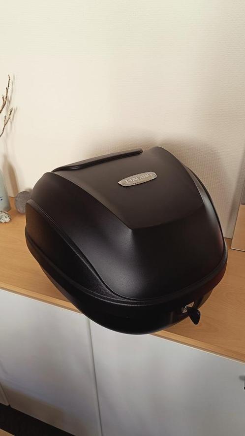 Piaggio Liberty 32L topkoffer + montageplaat top box, Motoren, Accessoires | Koffers en Tassen, Zo goed als nieuw, Ophalen of Verzenden