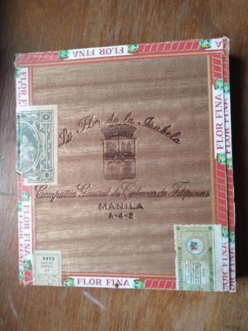 Sigarendoos met nog 4 sigaren Flor de la Isabella beschikbaar voor biedingen