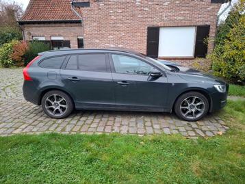 Volvo v60 T2 2018, Automaat, Stof, 4 cilinders, Zwart