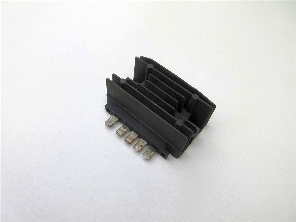 Suzuki GSX750ES spanningsregelaar GSX 750 spanning regelaar, Motos, Pièces | Suzuki, Utilisé, Enlèvement ou Envoi