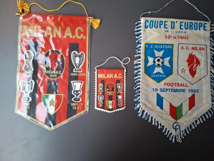 Fanion, wimpel, pennant. Milan A.C. , A.C. Milan. 3 stuks, Verzamelen, Sportartikelen en Voetbal, Zo goed als nieuw, Vaantje of Sjaal
