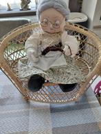 Oma in stoel, Verzamelen, Ophalen of Verzenden