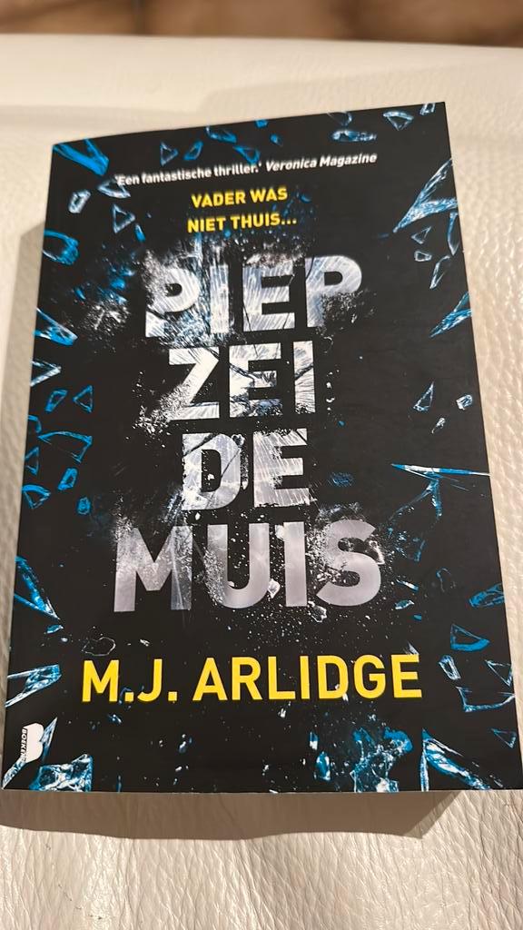 M.J. Arlidge - Piep zei de muis, Livres, Thrillers, Enlèvement