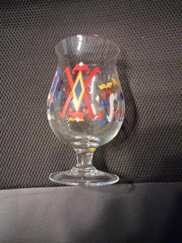 duvel glazen beschikbaar voor biedingen