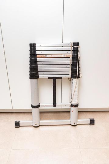 telescopische ladder in aluminium beschikbaar voor biedingen