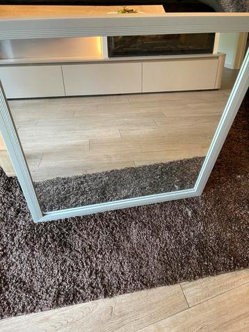 Spiegel beschikbaar voor biedingen