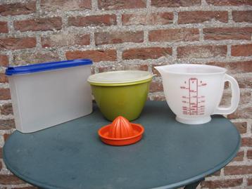 tupperware: ruimtespaarder,voorraadkom,maatbeker, citruspers beschikbaar voor biedingen