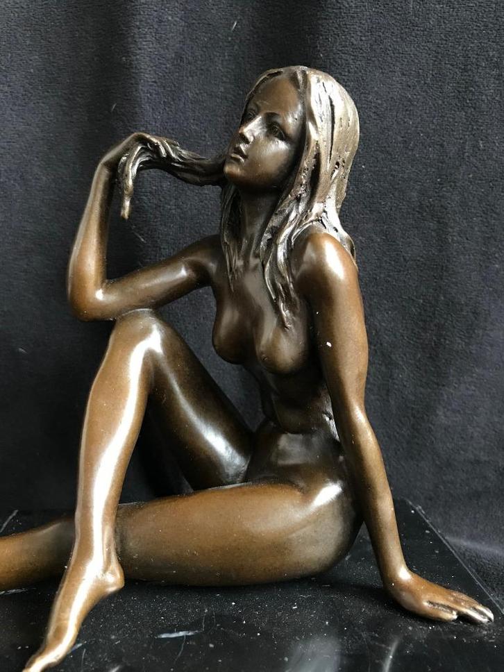Bronzen zittend naakt erotisch Milo/stempel zuiver brons, Antiek en Kunst, Kunst | Beelden en Houtsnijwerken, Ophalen of Verzenden
