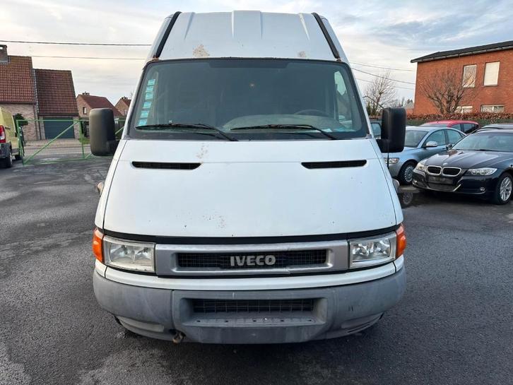 IVECO 3.0D, Autos, Camionnettes & Utilitaires, Entreprise, Achat, Iveco, Diesel, Euro 3, 4 portes, Boîte manuelle, Blanc, Noir