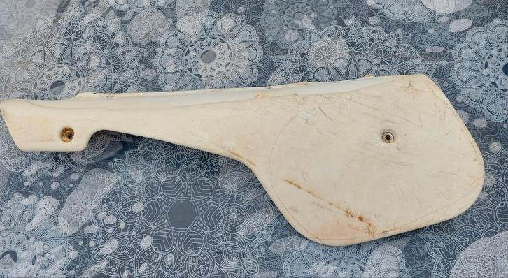 Carénage latéral gauche Husqvarna WR/CR/XC (1983), Motos, Pièces | Oldtimers & Ancêtres, Utilisé, Enlèvement ou Envoi