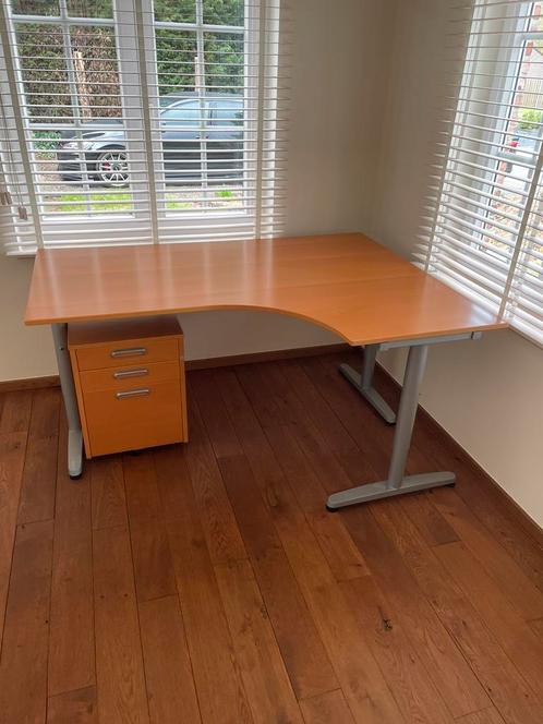 In hoogte verstelbare bureau ikea Galant, Huis en Inrichting, Bureaus, Gebruikt, Bureau, In hoogte verstelbaar, Ophalen