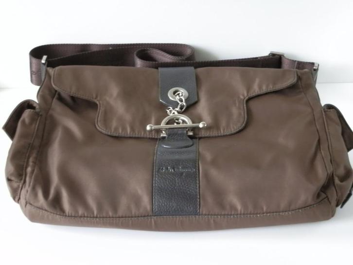 Salvatore Ferragamo schoudertas., Handtassen en Accessoires, Tassen | Damestassen, Zo goed als nieuw, Schoudertasje, Bruin, Ophalen of Verzenden