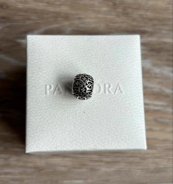 Belle breloque Pandora en argent pavé