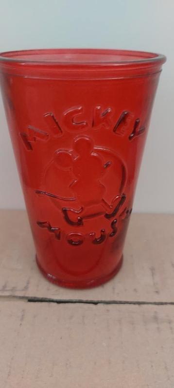 Vintage rood Mickey Mouse-glas, Verzamelen, Disney, Ophalen of Verzenden, Mickey Mouse, Zo goed als nieuw