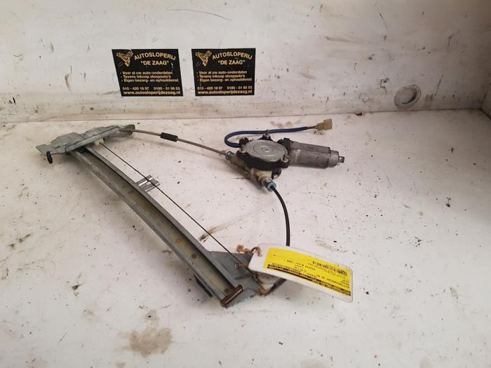 Ruitmechaniek 4Deurs rechts-voor van een Mazda 323F, Auto-onderdelen, Ruiten en Toebehoren, Mazda, Gebruikt, 3 maanden garantie