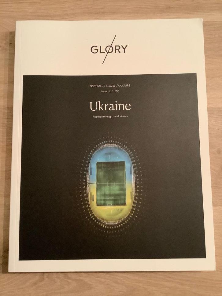 Voetbalmagazine / boek Glory - Oekraïne, Boeken, Sportboeken, Zo goed als nieuw, Balsport, Ophalen of Verzenden