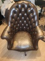 Oude Chesterfield stoel beschadigd, Antiek en Kunst, Ophalen