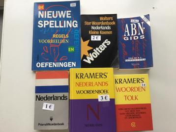 10 tal diverse Nederlandse taalboeken en woordenboeken beschikbaar voor biedingen