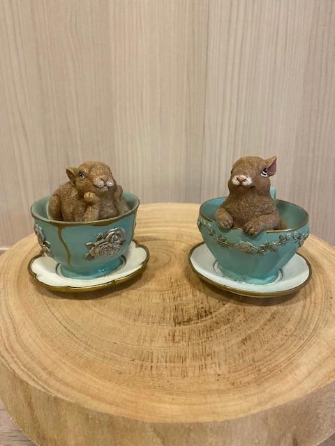 Paques : 2 lapins dans des coupes vertes, Divers, Pâques, Comme neuf, Enlèvement ou Envoi