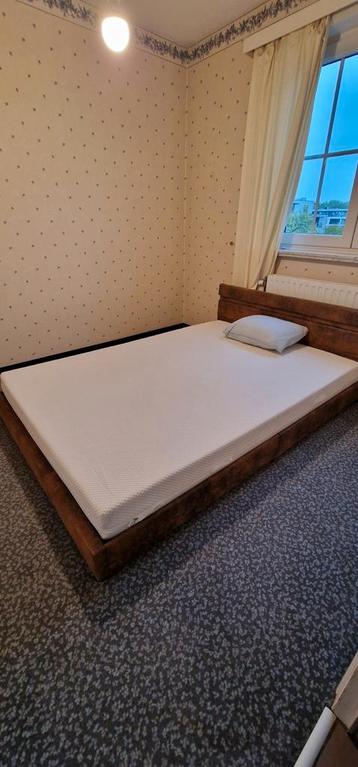 Bed 140x200, frame + matras