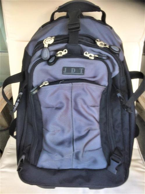 Ruime blauwe reistas 47 X 32 X 20 van JDT met twee wieltjes, Handtassen en Accessoires, Tassen | Reistassen en Weekendtassen, Zo goed als nieuw