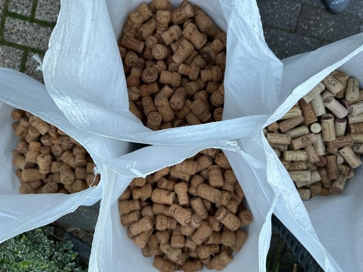 Champagne & Cava kurken, Wijn Kurken Corks., Hobby en Vrije tijd, Knutselen, Gebruikt, Overige typen, Ophalen