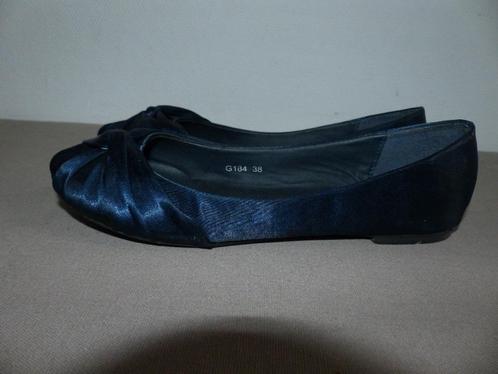 Ballerines bleues en satin - taille 38, Vêtements | Femmes, Chaussures, Comme neuf, Ballerines, Bleu, Enlèvement ou Envoi