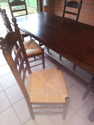 Tafel met 6 stoelen