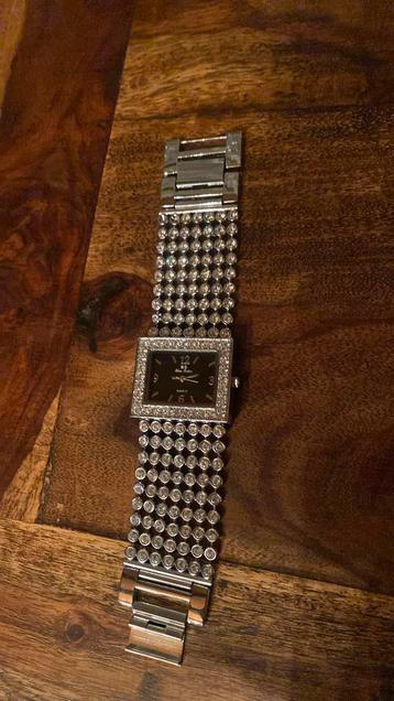Dames horloge beschikbaar voor biedingen