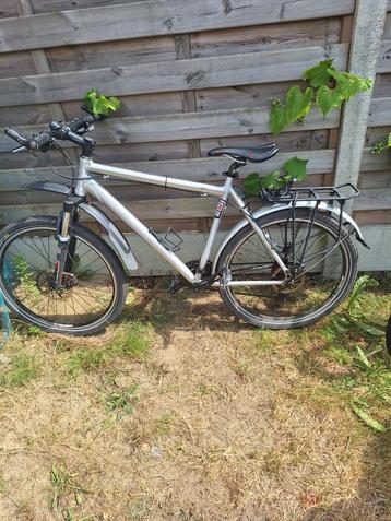 Zeer goede fiets brede banden alles van Shimano  beschikbaar voor biedingen