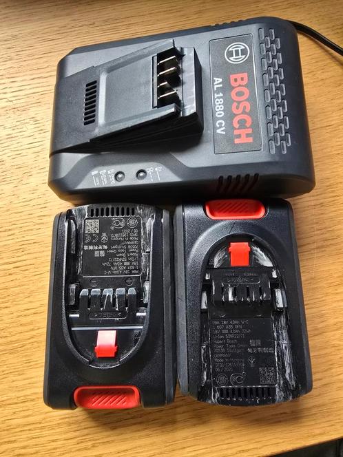 Set 2 18V 4.0Ah PowerPlus-batterijen + Bosch snellader, Doe-het-zelf en Bouw, Gereedschap | Machine-onderdelen en Toebehoren, Zo goed als nieuw