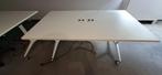 Table de bureau  blanc à roulette, 4 prises intégrées, Enlèvement, Utilisé, Bureau