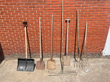 Tuingereedschap - tuinmateriaal - gereedschap - tuin beschikbaar voor biedingen