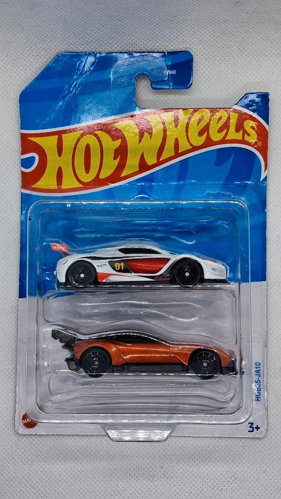 Hotwheels 2 pac Renault Sport R.S. 01 & Aston Martin Vulcan, Hobby & Loisirs créatifs, Voitures miniatures | Échelles Autre, Neuf