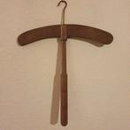Oude  kleerhangers  2st, Ophalen of Verzenden