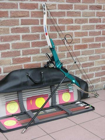 Compoundboog HOYT USA met toebehoren beschikbaar voor biedingen