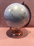 Magnifique globe sur base en métal cuivré., Enlèvement ou Envoi