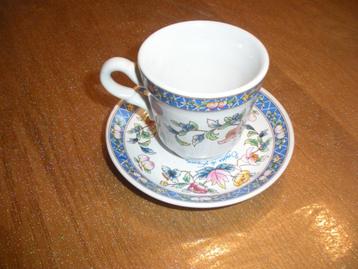 Tasses & soucoupes (6) en porcelaine. beschikbaar voor biedingen