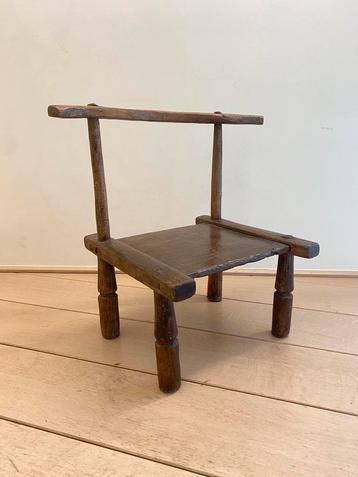 Vintage stoeltje uit Ivoorkust beschikbaar voor biedingen