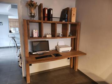 eiken bureau beschikbaar voor biedingen